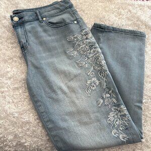 Simply Vera Vera Wang Floral Embroidery Whiskered Jeans Capris Size 10
